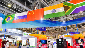 وزير الخارجية السريلانكي يؤكد خطط البلاد للانضمام إلى مجموعة 