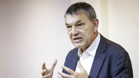 لازاريني: 192 من موظفي