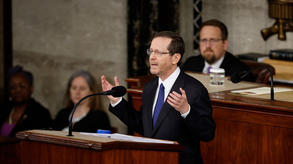 الرئيس الإسرائيلي يشكر بايدن على المساهمة في تنفيذ "الوصية الأعظم في التقاليد اليهودية"