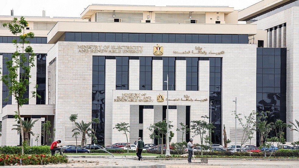 مصر تفتح الباب أمام المستثمرين للمشاركة في 5 مشروعات للطاقة المتجددة   