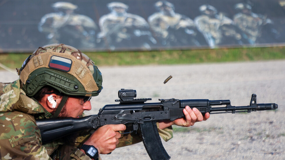 مقاتل روسي يخدع مسيّرات أوكرانية للبقاء على قيد الحياة بحيلة ذكية