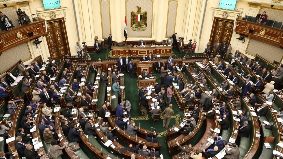 موقع مصري: "محاكمة الحكومة" تثير أزمة في البرلمان