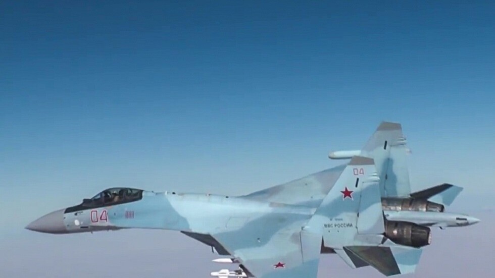 القوات الجوية الروسية تدمر قاعدة للمسلحين في محافظة حمص السورية