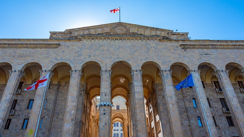 رغم التهديدات الغربية.. قانون "العملاء الأجانب" في جورجيا يدخل حيز التنفيذ