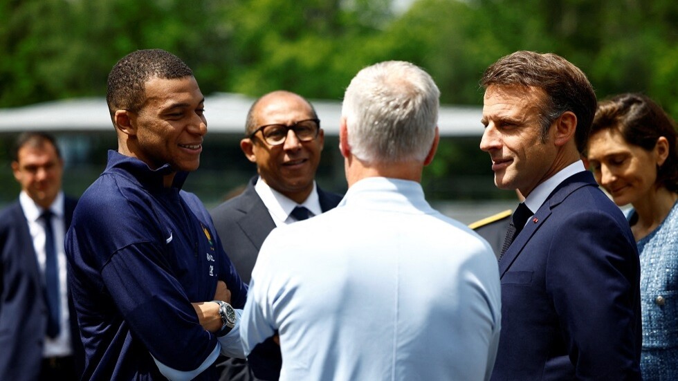 مبابي يرد على سؤال ماكرون حول موعد الانتقال إلى ريال مدريد (فيديو)