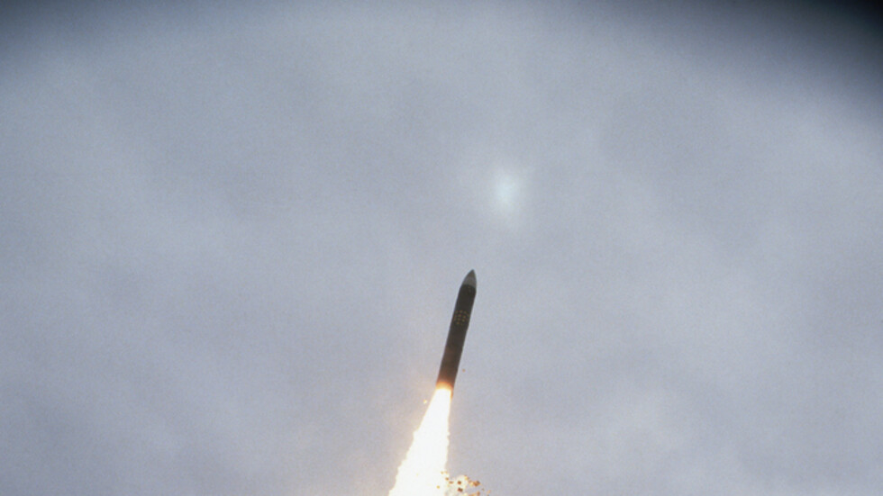 واشنطن تجري تجربة إطلاق للصاروخ الباليستي العابر للقارات "مينتمان" (فيديو)