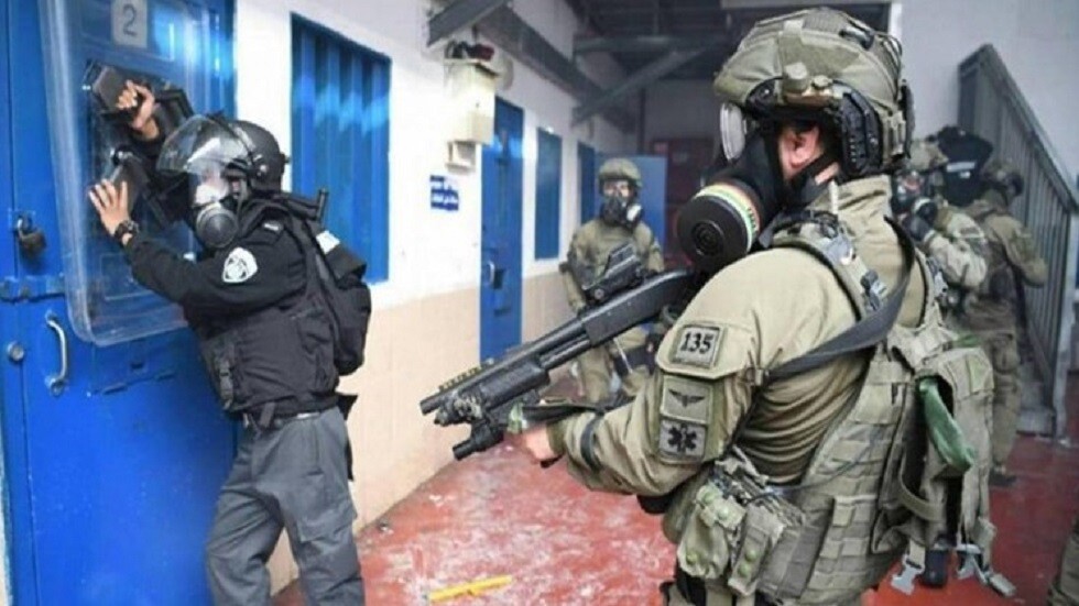 "حماس" تكشف تفاصيل صادمة لتعذيب الأسرى والمعتقلين الفلسطينيين في سجون إسرائيل