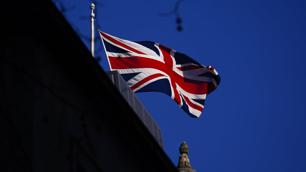 "التايمز": ضابط سابق في البحرية الملكية البريطانية محتجز في دبي منذ 7 أشهر بتهمة التجسس  (صور)