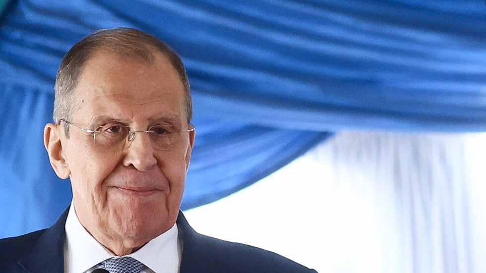 رئيس بوركينا فاسو يمنح لافروف أرفع وسام (فيديو)