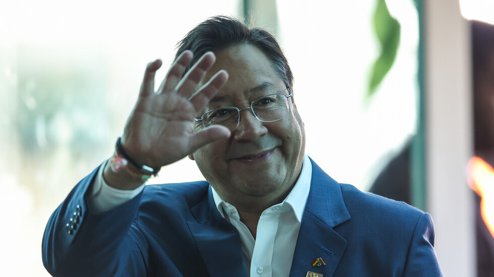 الرئيس البوليفي يتجول في مدينة بطرسبورغ الروسية