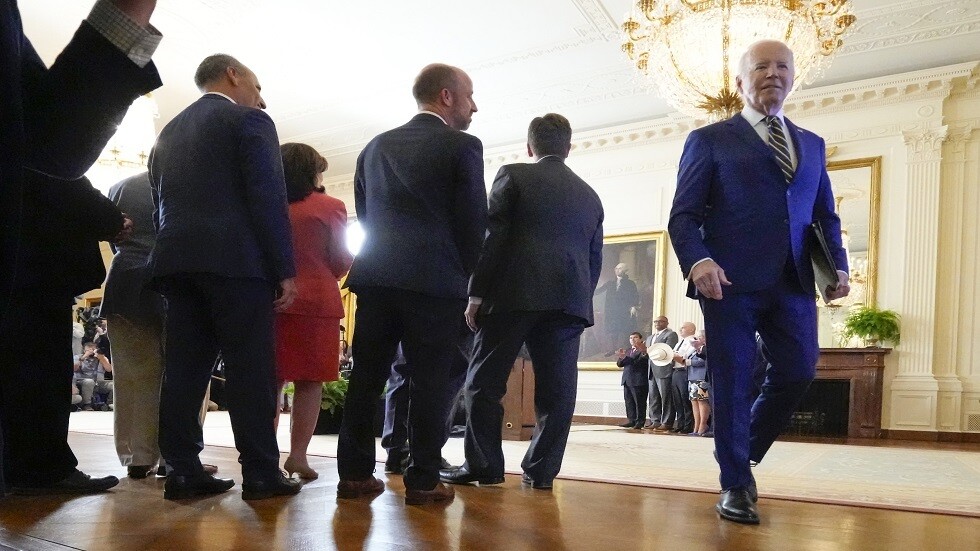 "علامات الشيخوخة تظهر على بايدن".. البيت الأبيض يتهم وول ستريت جورنال بتقديم معلومات مضللة عن الرئيس