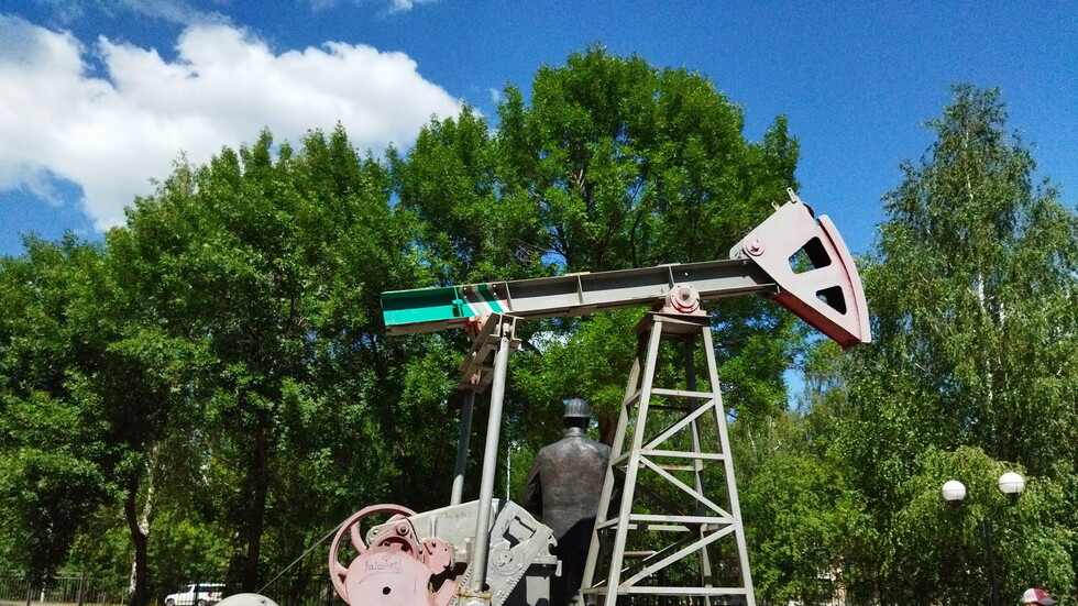 أسعار النفط تخالف البيانات الأمريكية