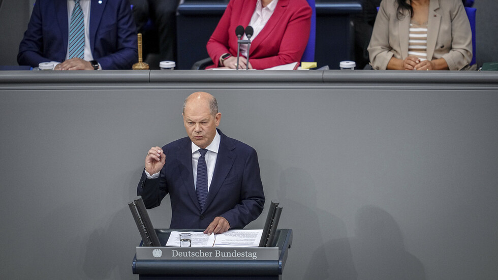 شولتس: العديد من الألمان يخشون تصعيد النزاع الأوكراني