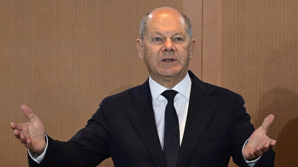 "لم يحدث هذا من قبل": سلوك شولتس في البوندستاغ يثير غضب الألمان