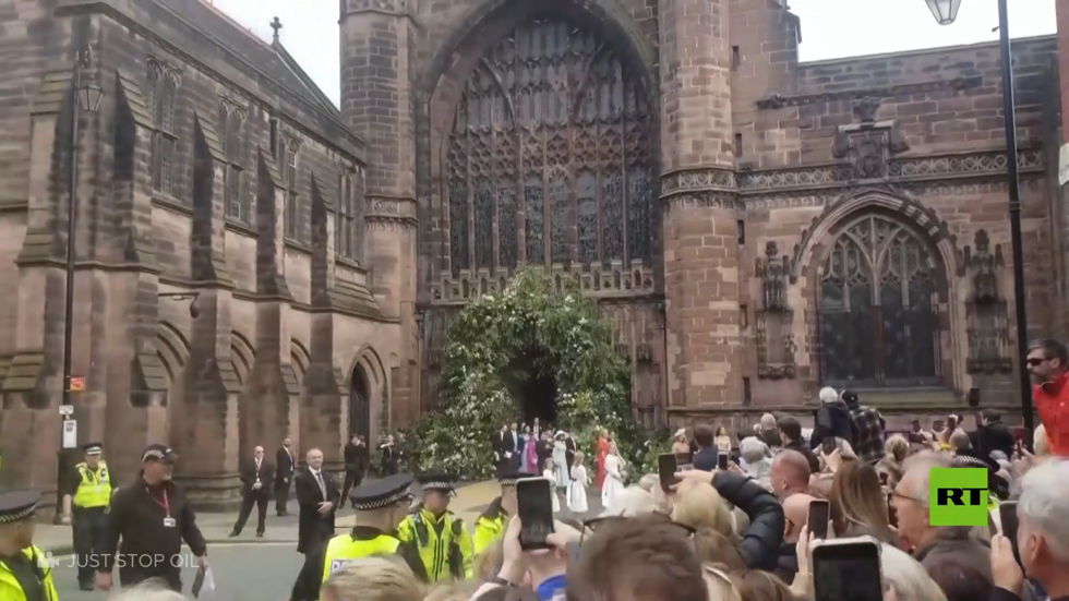 ناشطو المناخ يعطلون حفل زفاف دوق وستمنستر في بريطانيا