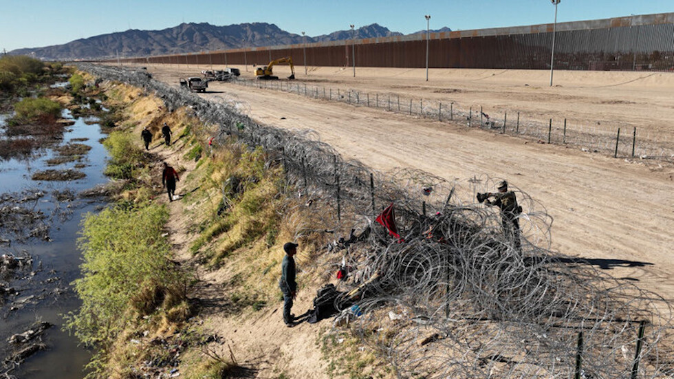 استطلاع: 60% من الأمريكيين يؤيدون ترحيل المهاجرين غير الشرعيين