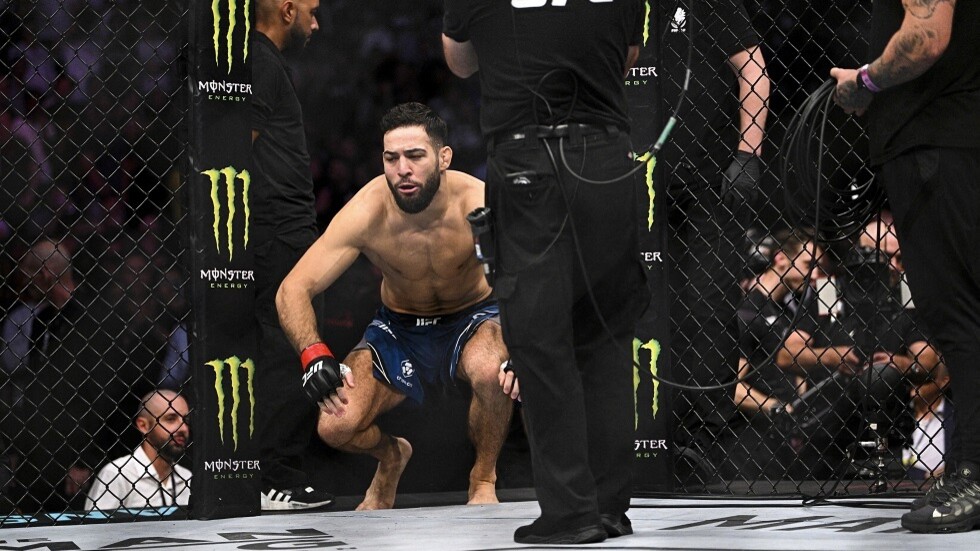 ضربة فنية قاضية "مزيفة"..  مقاتل يحتج على قرار الحكم (فيديو)