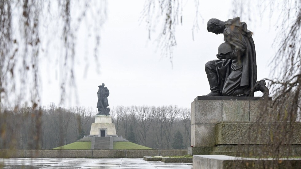 بايدن يتجاهل دور الاتحاد السوفييتي ويصف إنزال نورماندي بـ"أول خطوة لتحرير أوروبا"