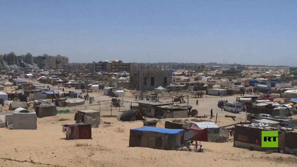 سكان غزة يتوجهون إلى خان يونس بعد دعم الأمم المتحدة لخطة وقف إطلاق النار