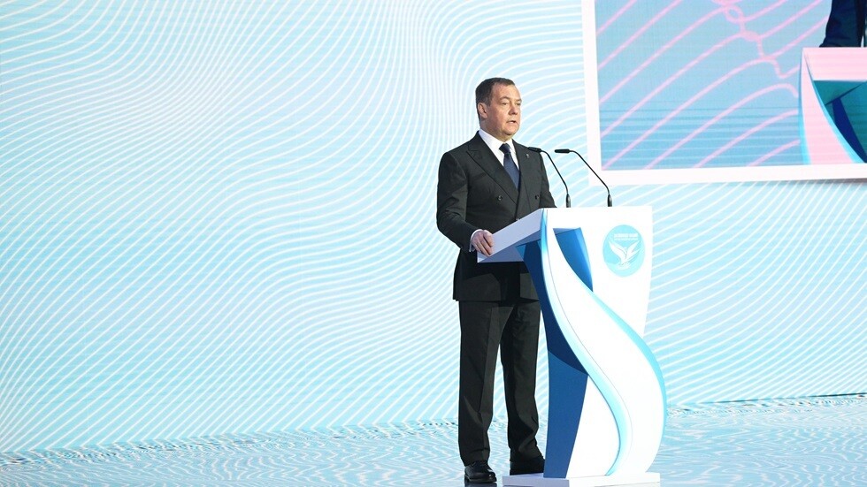 مدفيديف يدعو إلى تطبيق مبدأ "العين بالعين"  وتحويل حياة الغرب إلى "كابوس"