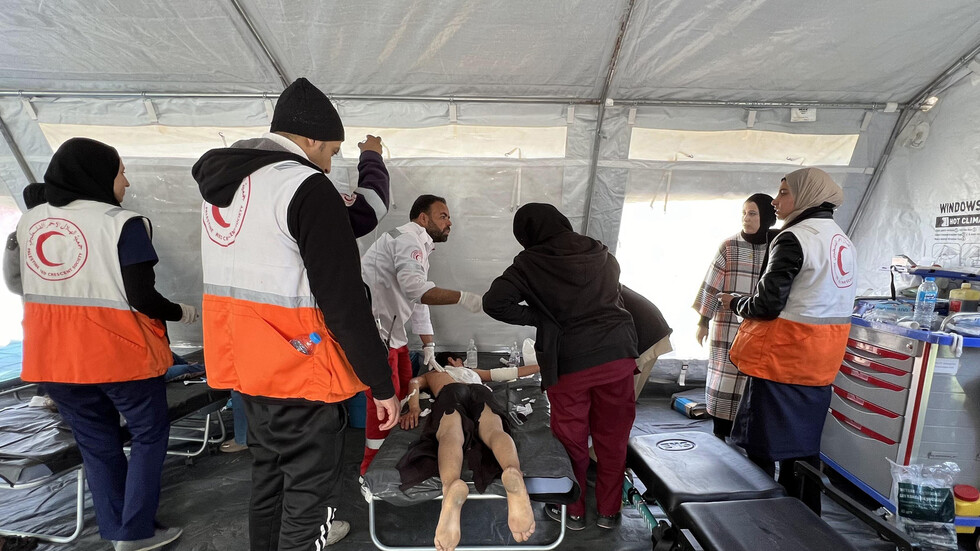 مراسلنا: الجيش الإسرائيلي يستهدف طواقم الإسعاف غربي رفح واشتباكات ضارية جنوب غزة