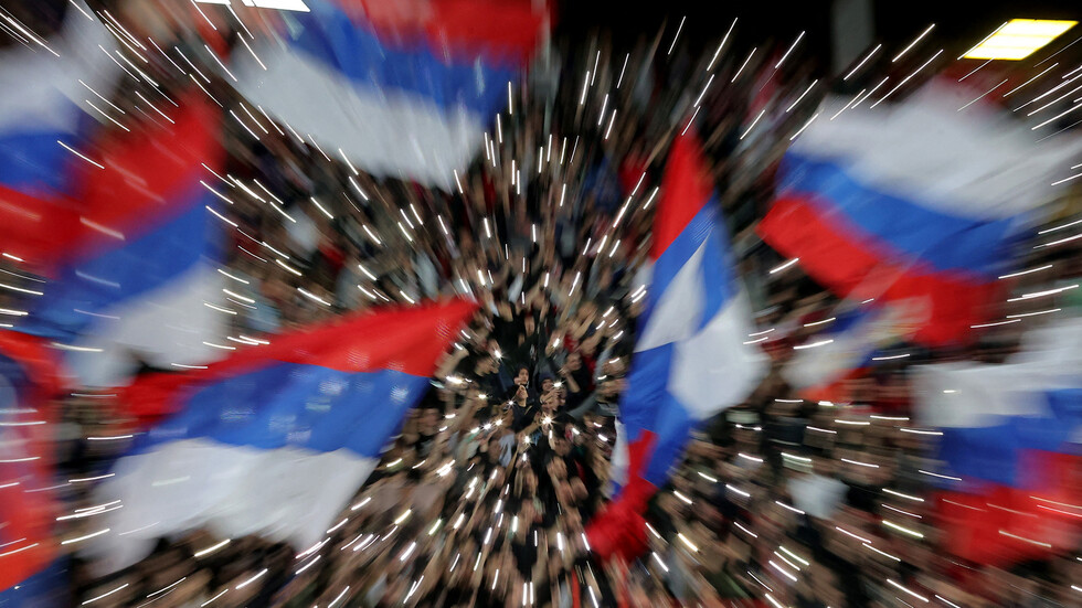 من جديد.. رفع العلم الروسي 