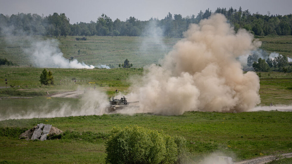 إصابات إثر انفجار في قاعدة عسكرية في التشيك