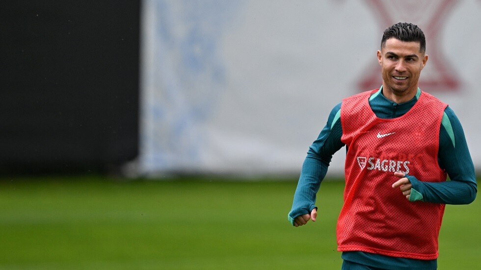 رونالدو مهنئا نجله من 