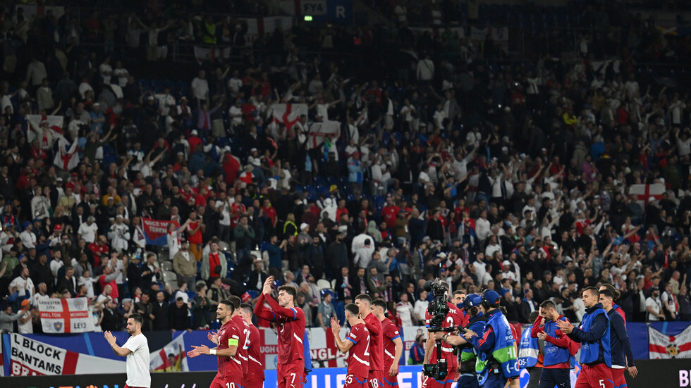 "يويفا" يفتح تحقيقا في أحداث مباراة صربيا وإنجلترا