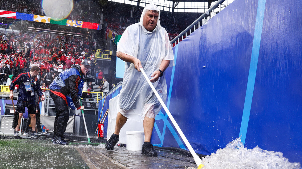 "هكذا تكون استضافة البطولات الكبرى".. سخرية "مقنعة" للاتحاد الإفريقي من نظيره الأوروبي