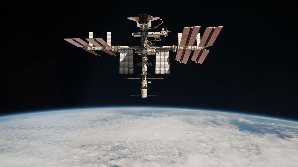 الرواد الروس يستبدلون بعض معدات إنذار الحريق في المحطة الفضائية