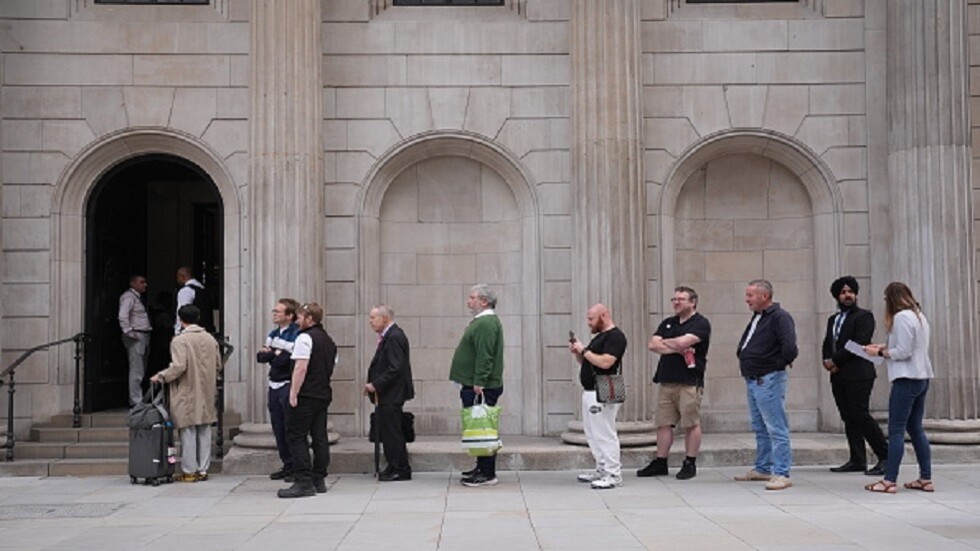 بريطانيا.. خيبة أمل بعد قرار تثبيت أعلى مستوى للفائدة رغم انخفاض التضخم إلى 2%