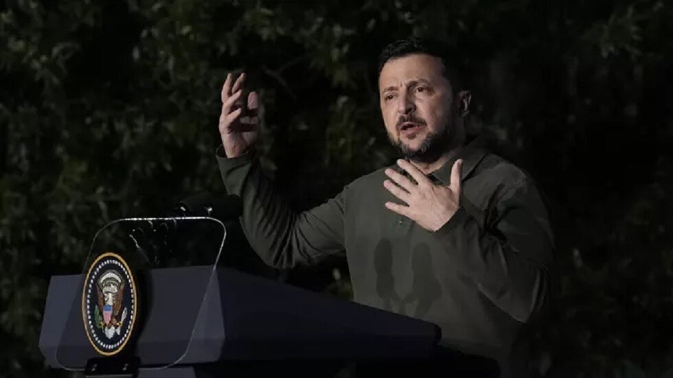 زيلينسكي يعلن العمل على تحويل أوكرانيا إلى الطاقة الشمسية