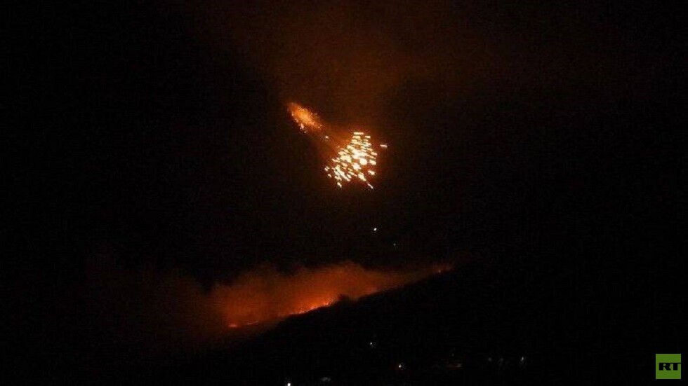 صور ومشاهد توثق استخدام اسرائيل قذائف الفوسفور لاستهداف بلدات لبنانية