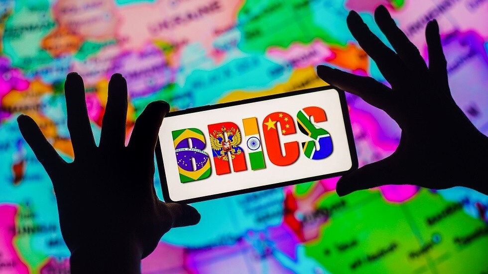 رئيس وكالة الأنباء الوطنية الماليزي: بلادنا على الطريق الصحيح بسعيها نحو "بريكس"