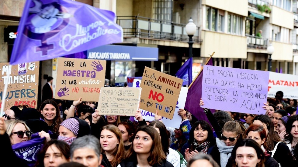 تقرير: 23% من المناصب الوزارية تشغلها النساء ويشكلن ثلث الوزراء تقريبا في 141 دولة