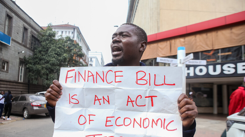 وسائل إعلام: 8 قتلى و50 جريحا باحتجاجات البرلمان في كينيا