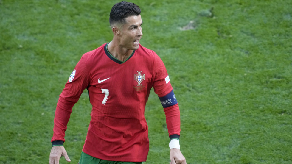 مدرب منتخب البرتغال يحسم موقف رونالدو من المشاركة في لقاء جورجيا