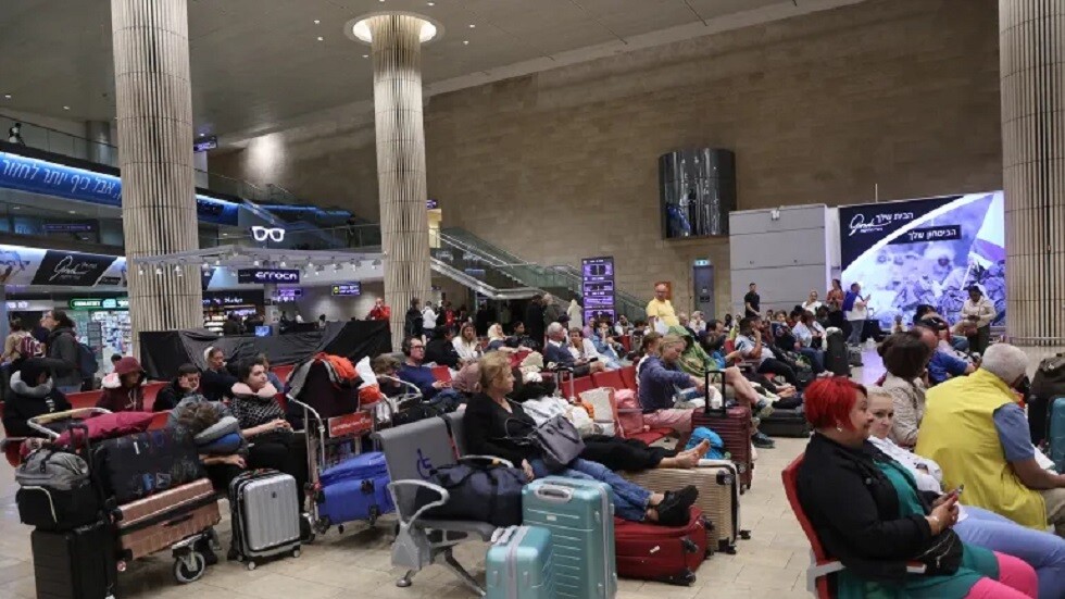 رئيس الوزراء الإسرائيلي الأسبق يدعو الشعب للبقاء في إسرائيل وعدم الهجرة