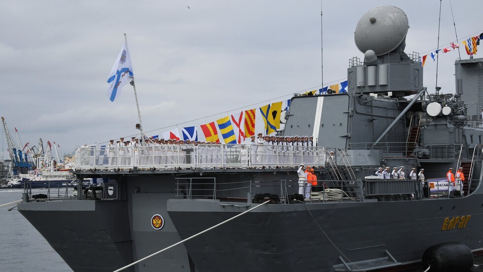 طاقم طراد "فارياج" الروسي يجري تدريبات في البحر الأبيض المتوسط (فيديو)