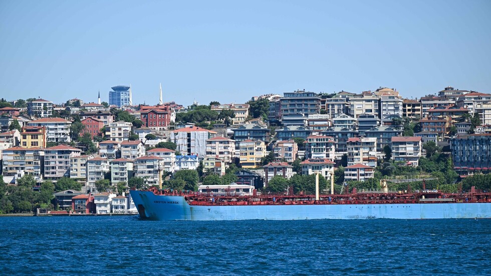 انهيار منزل من 4 طوابق في اسطنبول (فيديو)