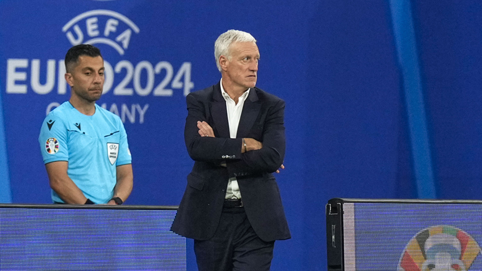 ديشامب يتهم نجم منتخب فرنسا بالتخاذل قبل مواجهة مصيرية ضد بلجيكا