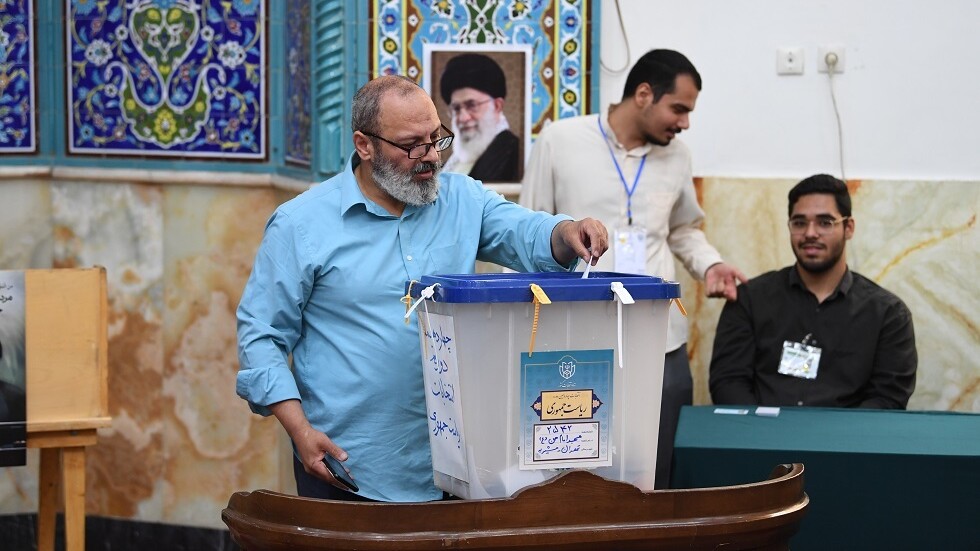 للمرة الثالثة.. لجنة الانتخابات الإيرانية تمدد فترة التصويت ساعتين إضافيتين وحتى منتصف الليل