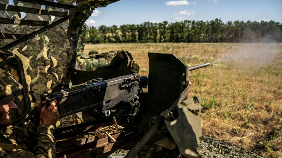 القوات الأوكرانية تطلق النار على مدنيين أثناء إخلائهم من بلدة توريتسك في دونيتسك