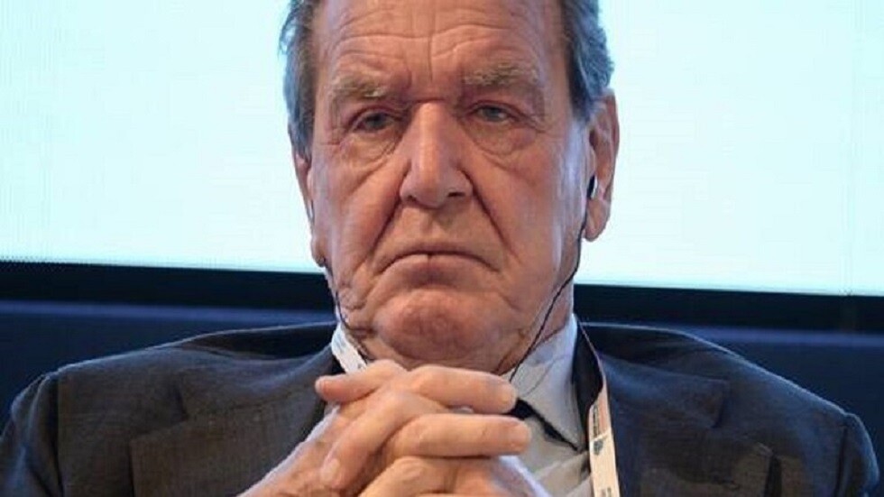 "شبيغل": لجنة برلمانية تستدعي شرودر كشاهد بالتحقيق في قضية "السيل الشمالي-2"