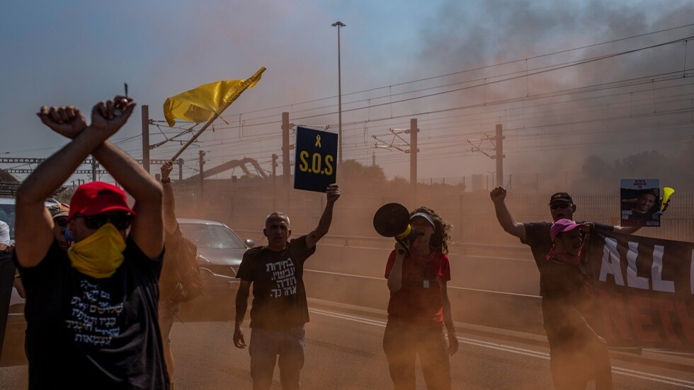 شخصيات إسرائيلية بارزة تحذر من تفكك النسيج الاقتصادي المحلي