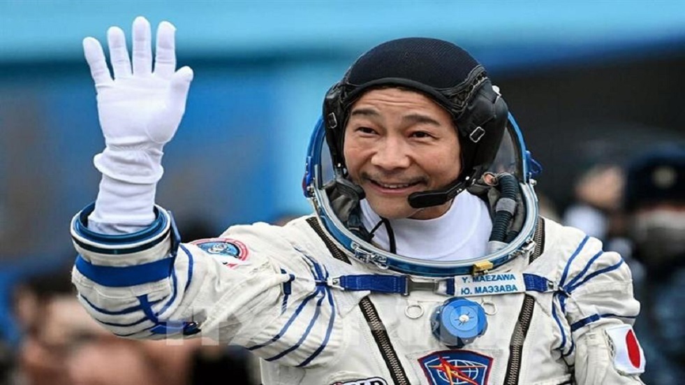 ملياردير ياباني مشهور يلغي رحلته المقررة حول القمر ويعتذر للضيوف