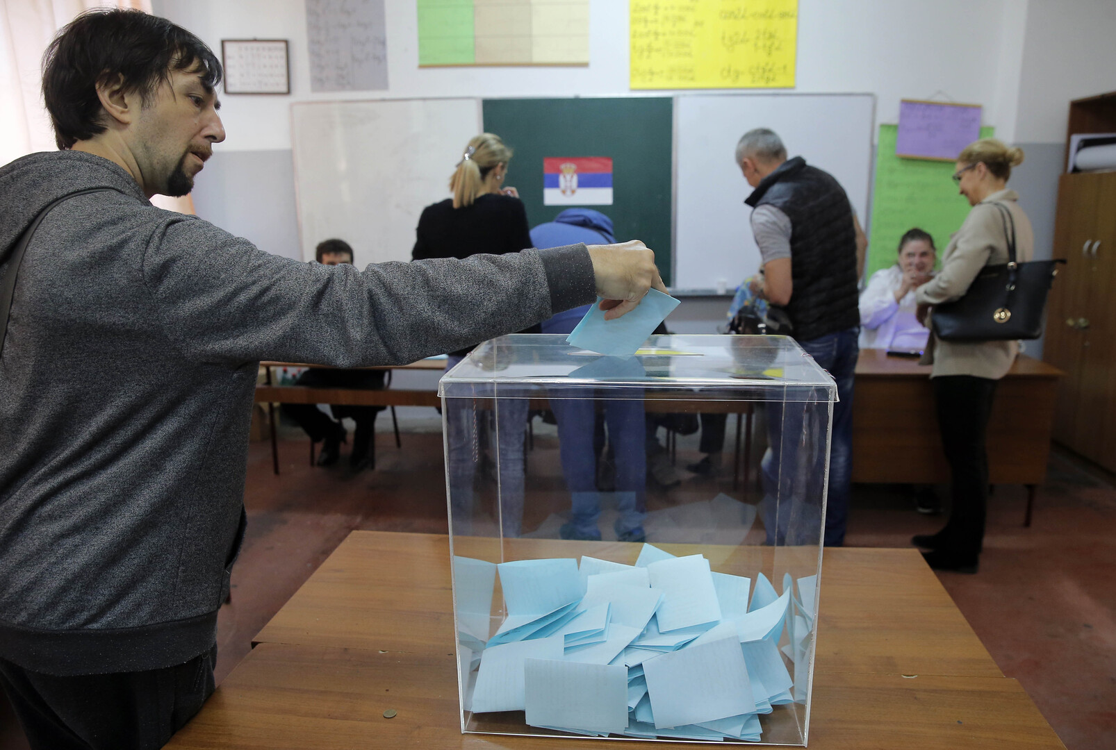 ائتلاف الحزب الحاكم في صربيا يعلن تحقيق نصر ساحق في الانتخابات البلدية