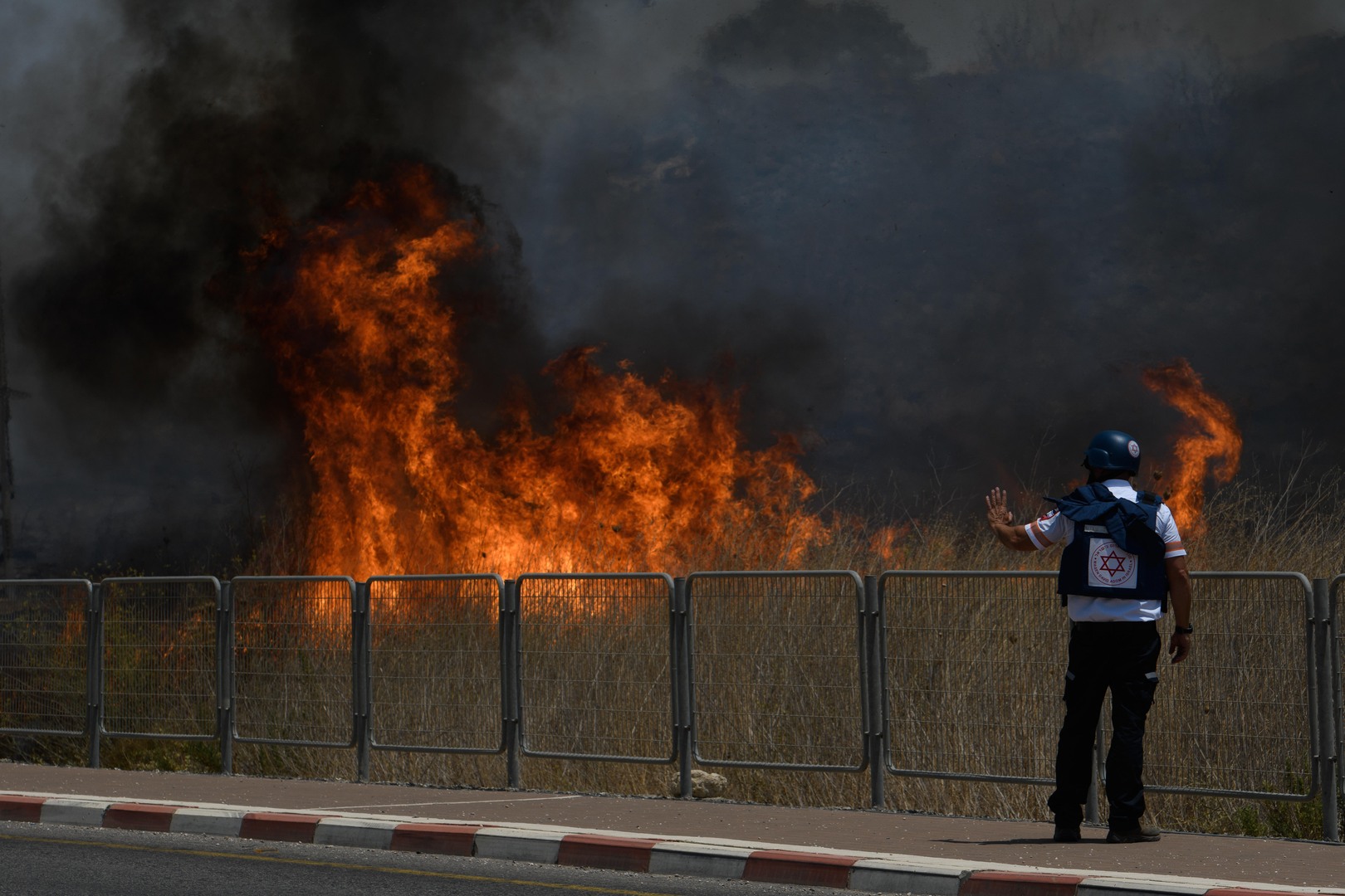 اندلاع حرائق ضخمة في عدة مواقع شمالي إسرائيل جراء قذائف ومسيرات 