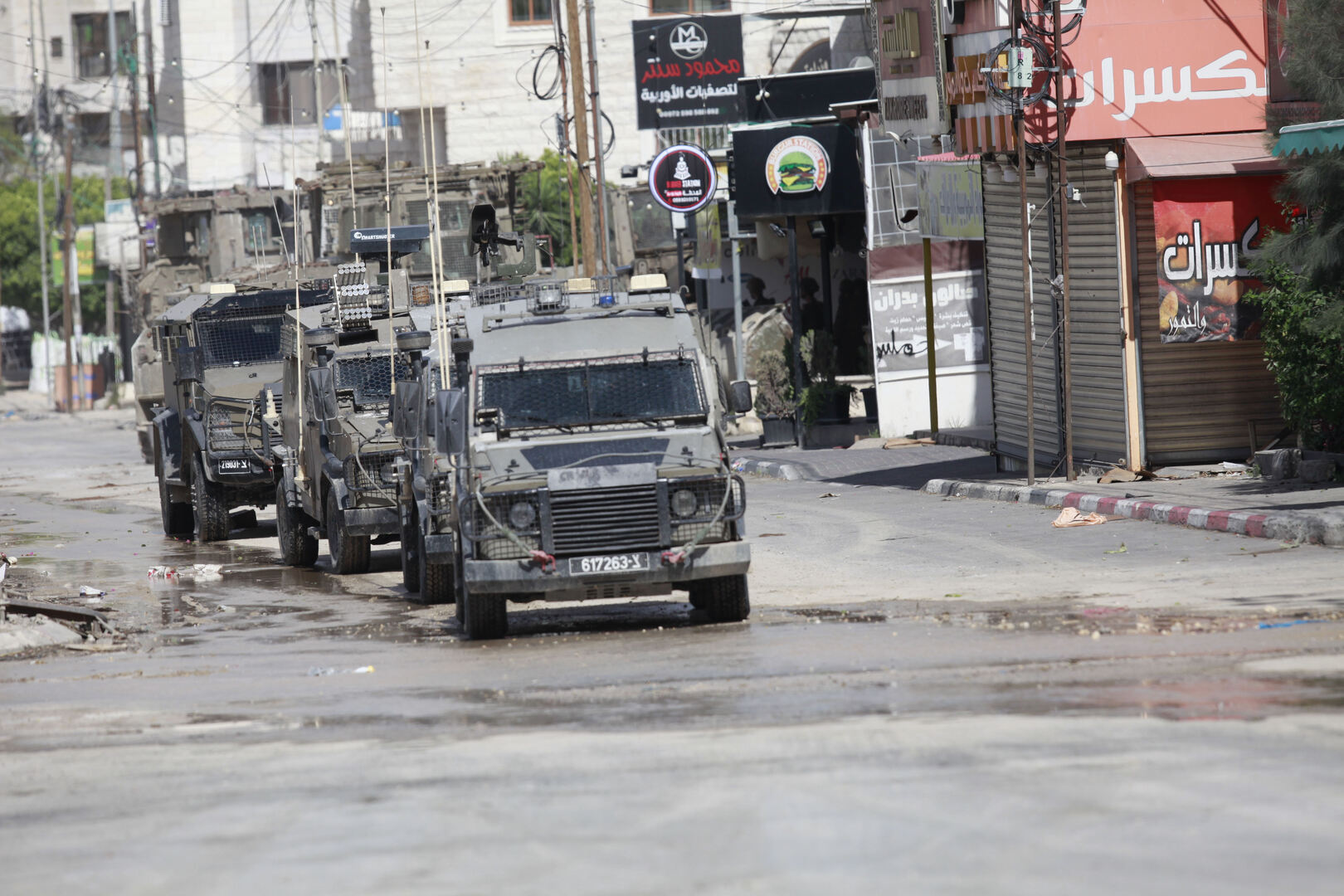 الجيش الإسرائيلي يحتجز جثماني شابين فلسطينيين قتلهما في طولكرم